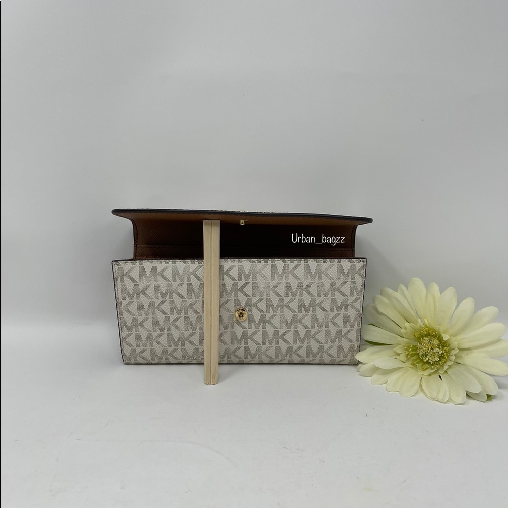 Michael Kors JST Large Trifold Wallet - Picture 8 of 10